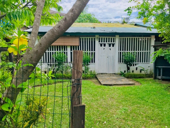 A louer-Villas en copropriété meublées, pied dans l'eau avec jardin