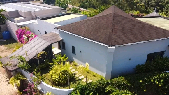 SUPERBE VILLA À VENDRE – PROPRIÉTÉ RÉCENTE AVEC PISCINE