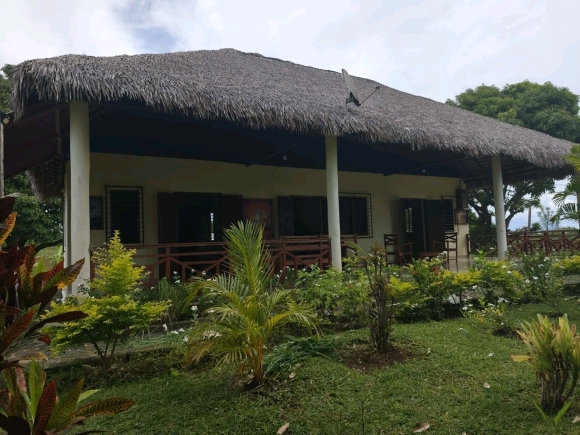 À VENDRE – Charmante propriété avec vue mer partielle dans un quartier calme à Nosy Be