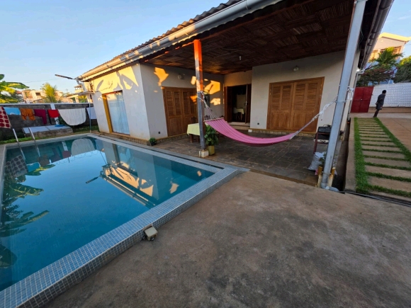 Charmante maison meublée avec piscine, proche de la plage