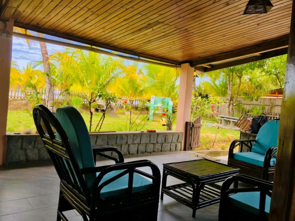 A louer-Villas en copropriété meublées, pied dans l'eau avec jardin