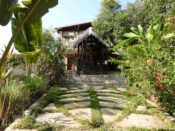 Charmante propriété avec piscine et quelques bungalows