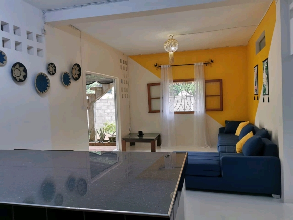 A LOUER-MAISON INDEPENDANTE 3 CHAMBRES AVEC JARDIN, PROCHE PLAGE