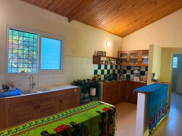 À VENDRE – Villa avec piscine à seulement 50 m de la plage