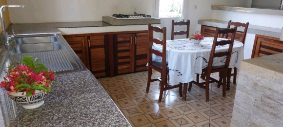 A louer, Belle maison entièrement meublée dans un quartier calme