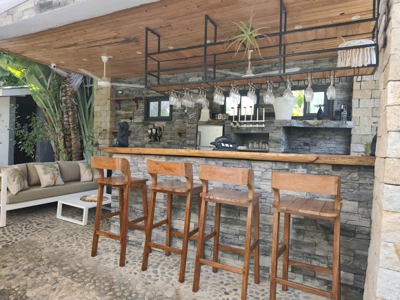 À VENDRE – Superbe Propriété Alliant Charme Tropical et Confort Européen