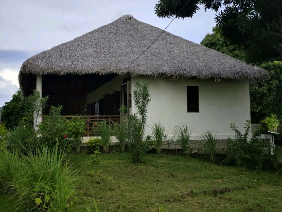 À VENDRE – Charmante propriété avec vue mer partielle dans un quartier calme à Nosy Be