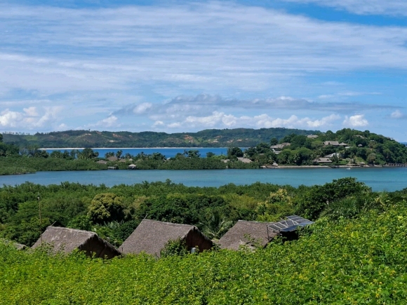 Terrain proche de la mer avec une merveilleuse vue panoramique dans un secteur en pleine
