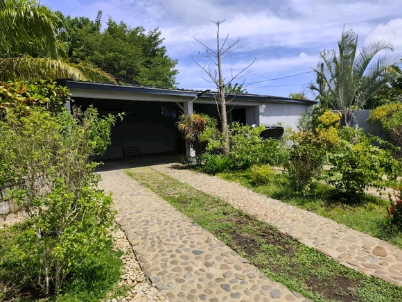 À VENDRE – Superbe Propriété Alliant Charme Tropical et Confort Européen