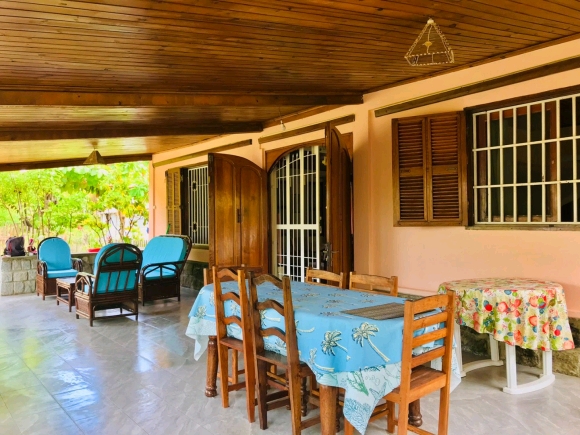 A louer-Villas en copropriété meublées, pied dans l'eau avec jardin