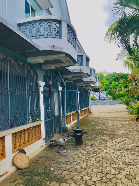 A LOUER- Superbe appartement meublé en rez-de-chaussée dans un quartier résientiel