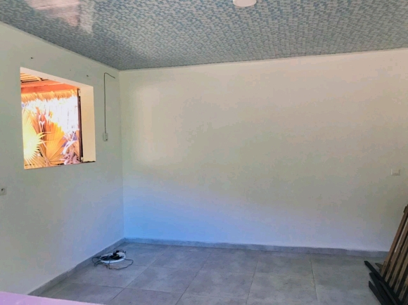 À louer-Studio non meublé avec terrasse fermé