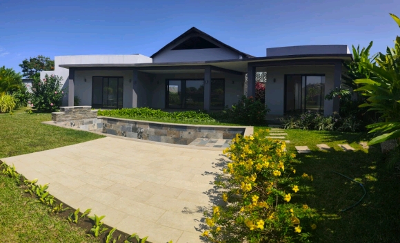 SUPERBE VILLA À VENDRE – PROPRIÉTÉ RÉCENTE AVEC PISCINE