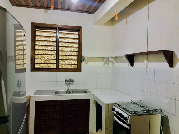 A louer-Villas en copropriété meublées, pied dans l'eau avec jardin