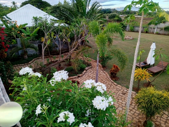 MAISON BIEN CLÔTURÉE AVEC 3 STUDIOS à 200 m de la plage