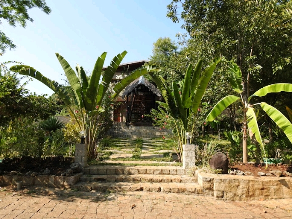 Charmante propriété avec piscine et quelques bungalows