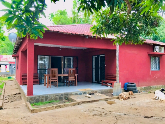 À louer-Maison de plain-pied avec jardin-2 chambres climatisés avec salles de bain privées