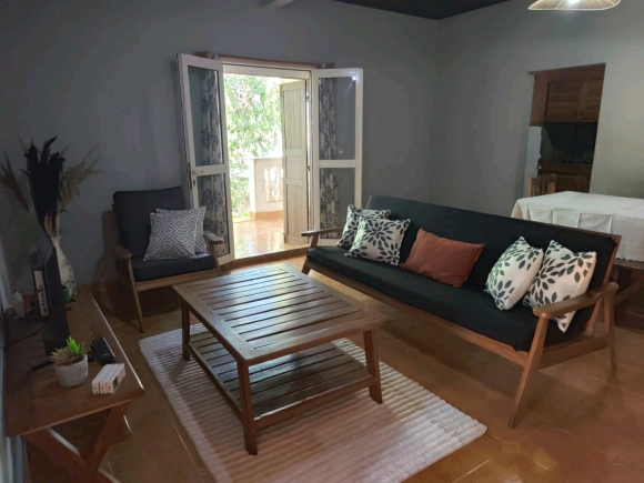 À VENDRE – Charmante propriété avec piscine à proximité de la plage