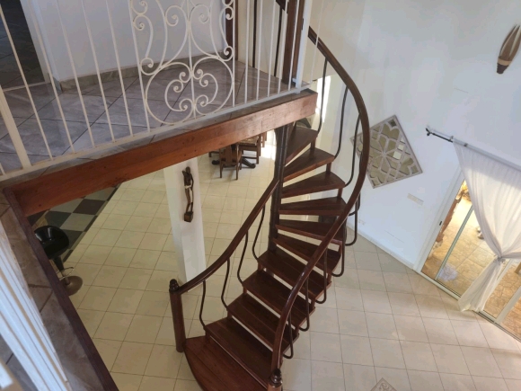 À VENDRE – Superbe propriété avec piscine à quelques pas de la plage
